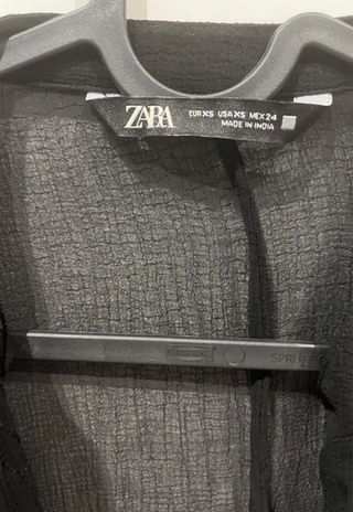 Blusa Zara negra transparente bordada