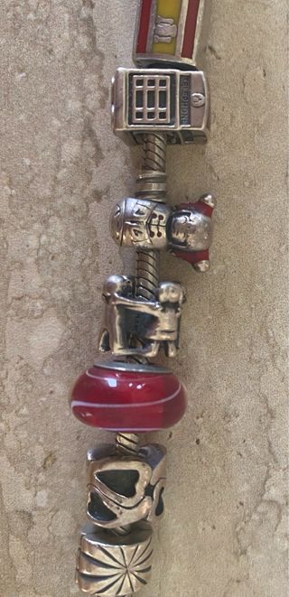 Pulsera original de pandora con 14 charms.