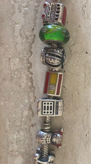 Pulsera original de pandora con 14 charms.