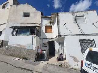 Casa adosada en venta en Iznalloz