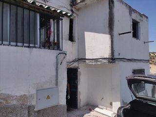 Casa adosada en venta en Iznalloz