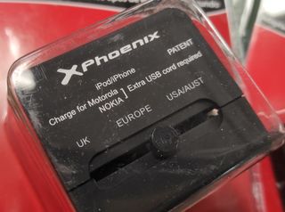 Dos adaptadores para enchufes del extranjero