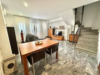 Casa pareada en venta en Singuerlín - Can Franquesa - Les Oliveres en Santa Coloma de Gramanet