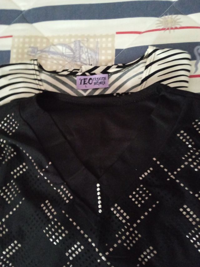 2 CAMISETAS DE MUJER LAS DOS 5 €