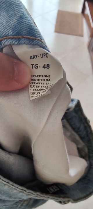 Jeans strappati 