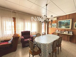 Casa en venta en Zona Mercat en Rubí