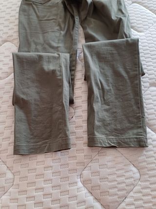 Pantalón verde stradivarius