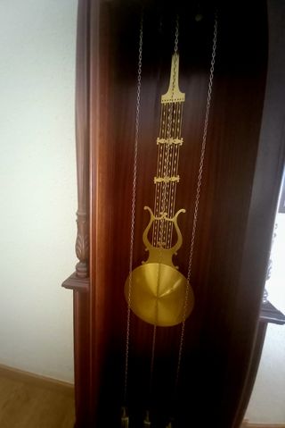 Reloj de pie antiguo de madera