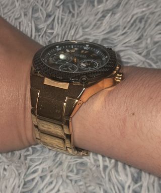 Reloj Guess Legacy Negro Dorado