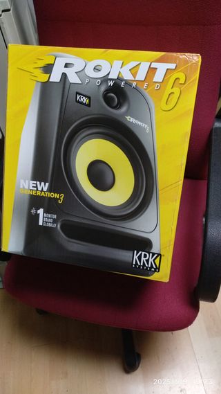 2 Monitores Studio Rokit KRK RP6G3 Biamplif Prof