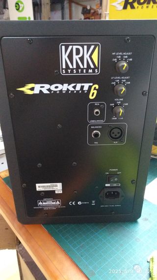 2 Monitores Studio Rokit KRK RP6G3 Biamplif Prof