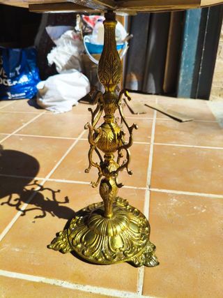 Mesita antigua mármol-metal dorada