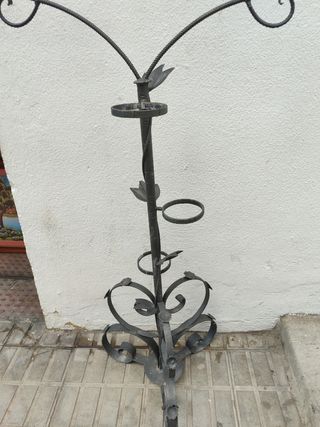 Soporte forja p/jaulas y macetas