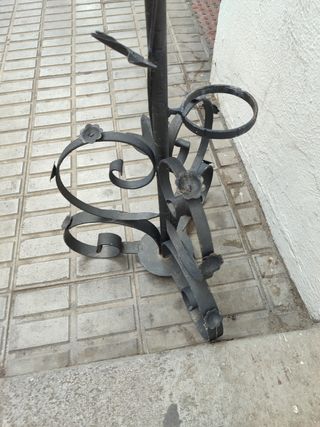 Soporte forja p/jaulas y macetas