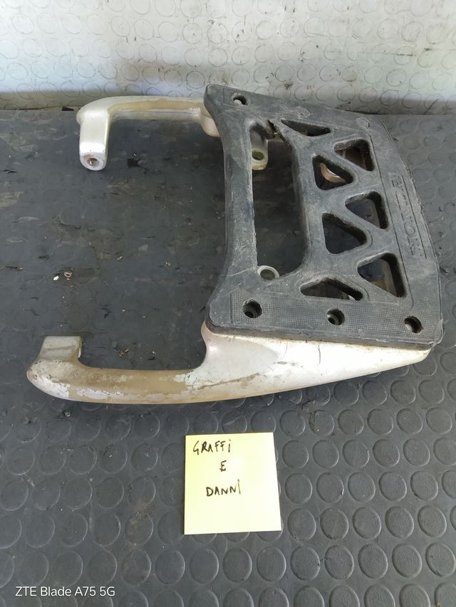 Maniglione honda dominator 650 graffi e danni