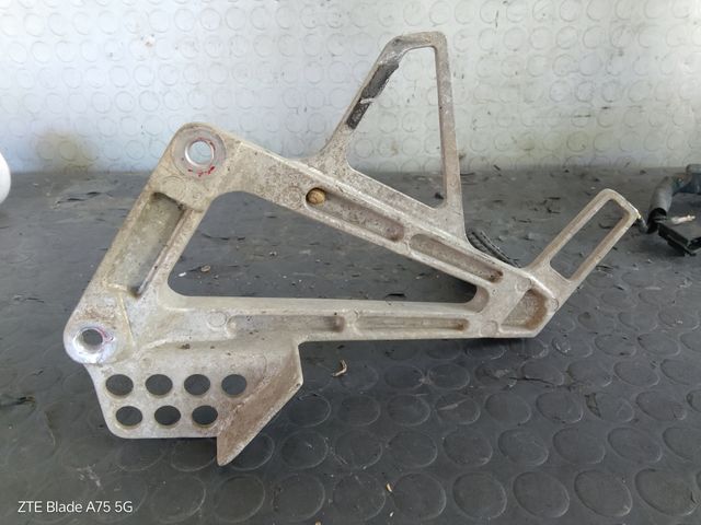 Pedana destra posteriore honda dominator 650