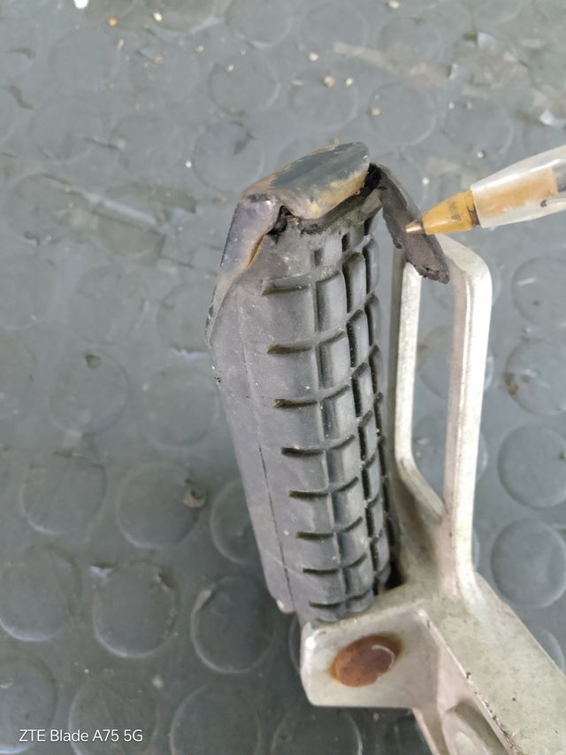 Pedana destra posteriore honda dominator 650