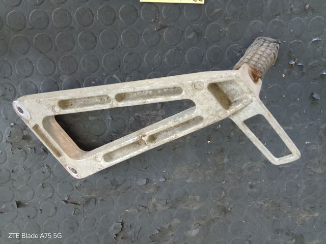 Pedana sinistra posteriore honda dominator 650