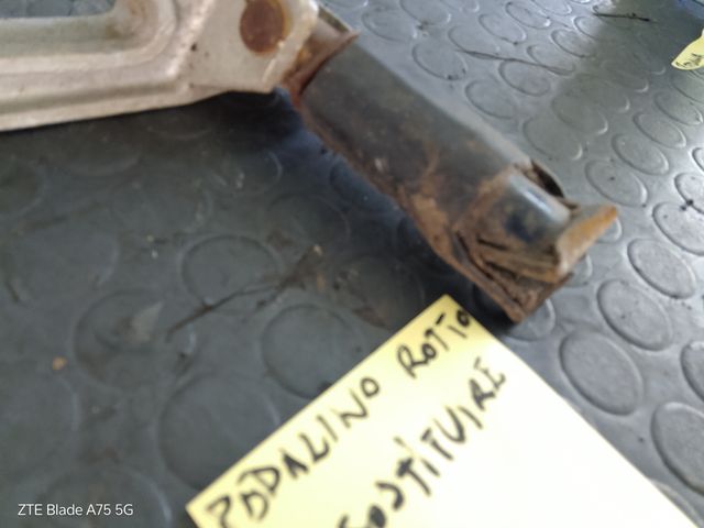 Pedana sinistra posteriore honda dominator 650