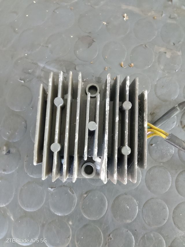 Regolatore di tensione honda dominator 650