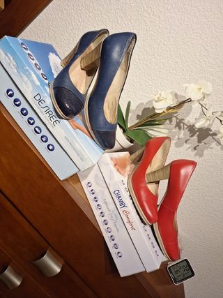 Zapatos tacón DESIRÉE azules y rojos