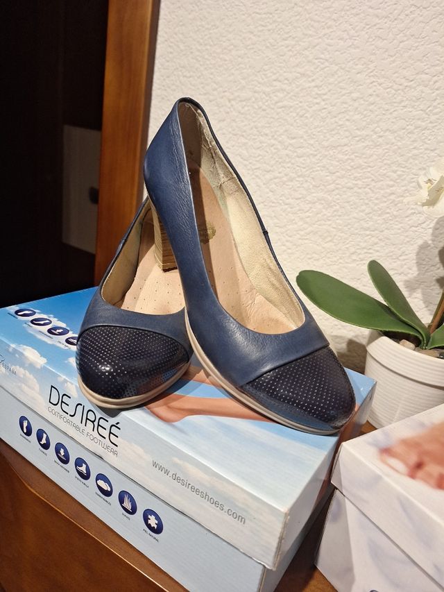 Zapatos tacón DESIRÉE azules y rojos