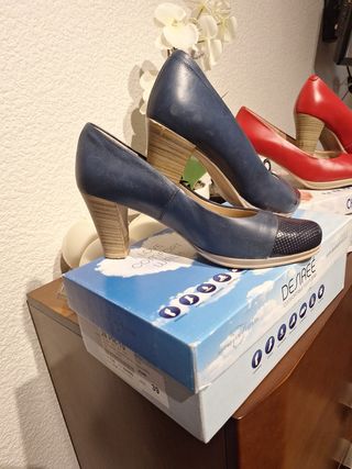 Zapatos tacón DESIRÉE azules y rojos