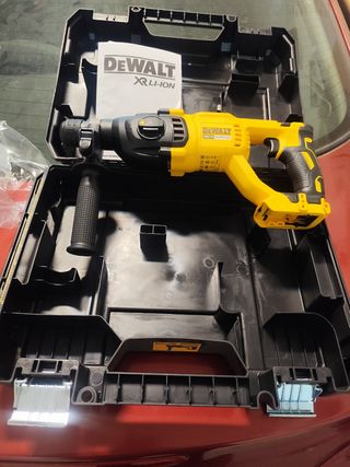Martillo Dewalt batería 18v dch133 con batería 5ah