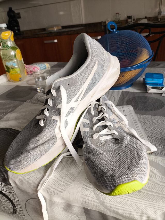 Zapatillas Asics running grises