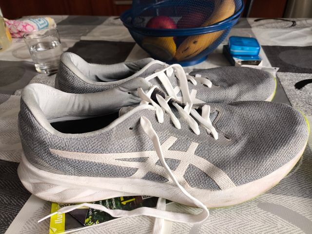 Zapatillas Asics running grises
