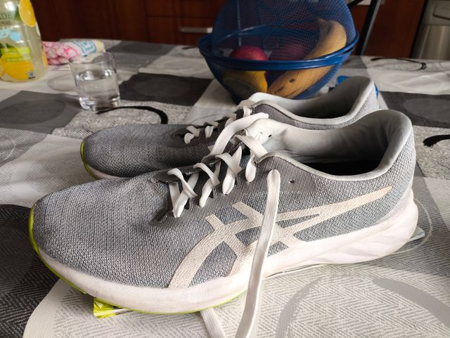 Zapatillas Asics running grises