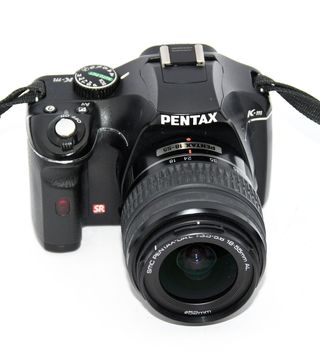 OBJETIVO PENTAX SMC 18-55 CON CAMARA DECORATIVA