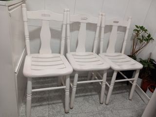 MESA COCINA Y 3 SILLAS