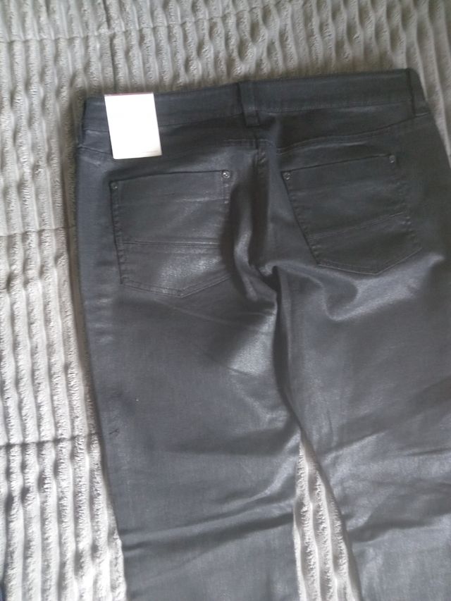 Pantaloni neri lucidi donna
