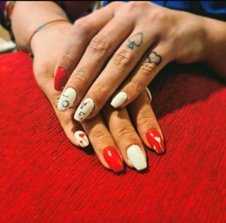 Estética a domicilio: Manicura y pestañas