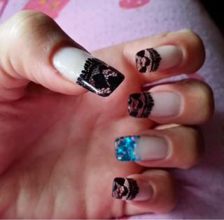 Estética a domicilio: Manicura y pestañas