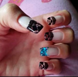 Estética a domicilio: Manicura y pestañas
