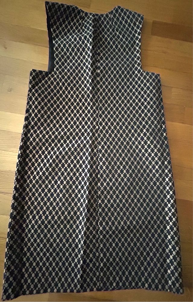 Vestido retrô P/G - Preto e Dourado