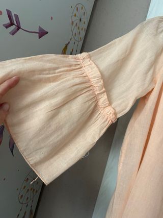 Blusa romántica naranja claro