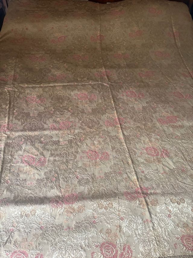 Copriletto broccato floreale beige rosa