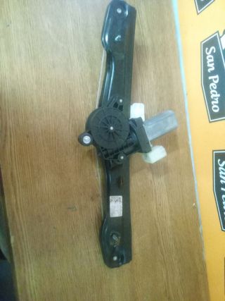 Elevalunas trasero derecho