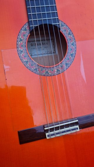 Guitarra ALHAMBRA clásica naranja