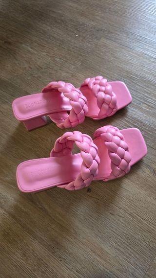 Sandalias Buonaroti rosa. Sin estrenar
