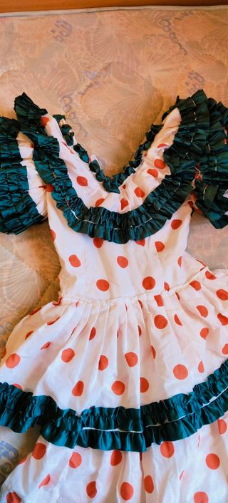 VESTIDO DE SEVILLANA.