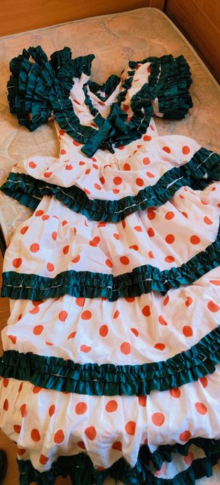 VESTIDO DE SEVILLANA.