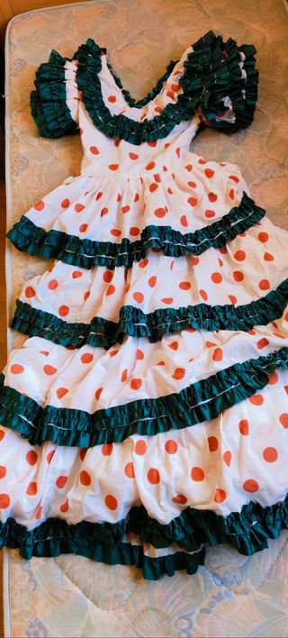 VESTIDO DE SEVILLANA.