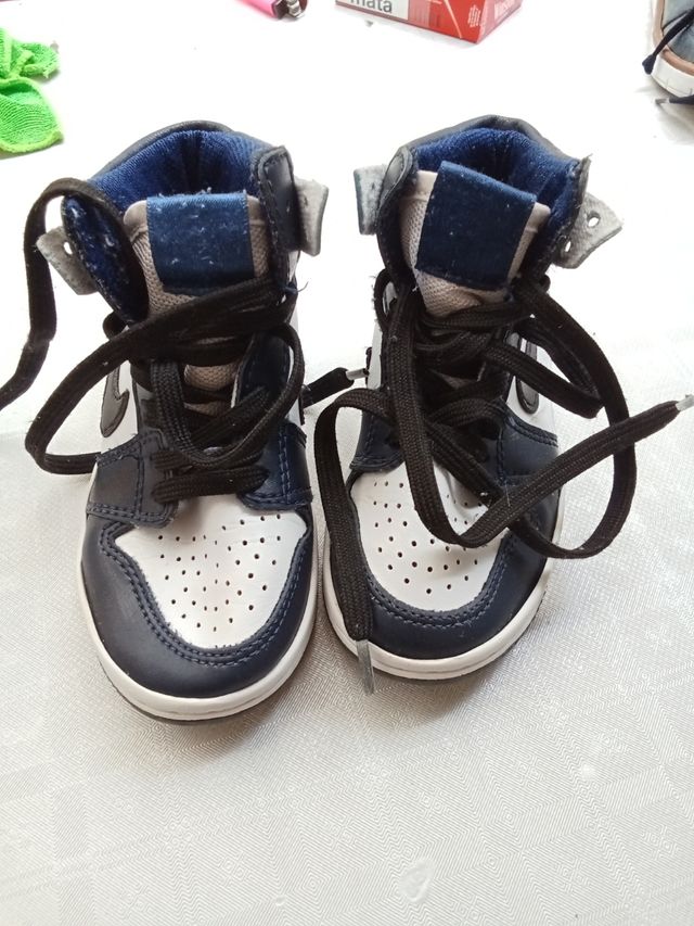 Botitas Nike Air Jordan 1 - 24