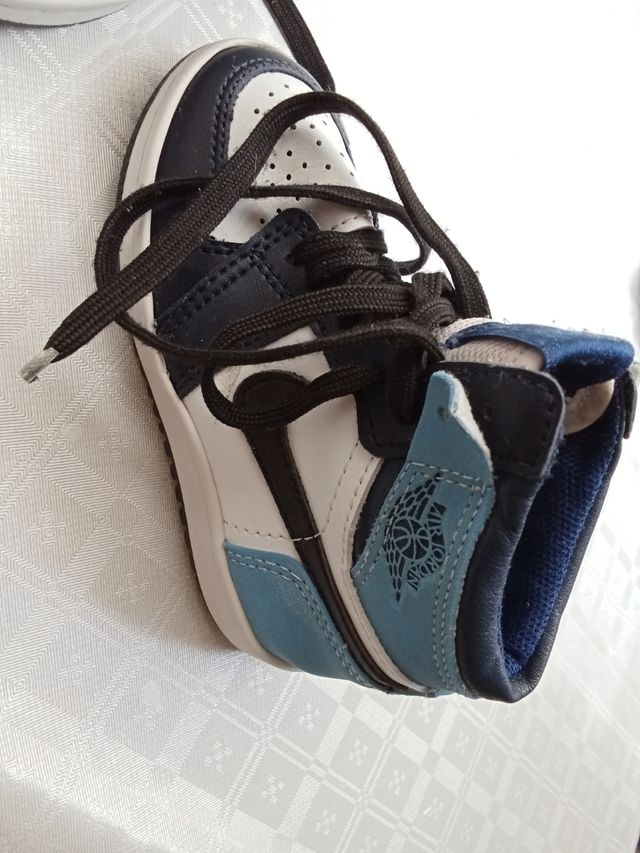 Botitas Nike Air Jordan 1 - 24