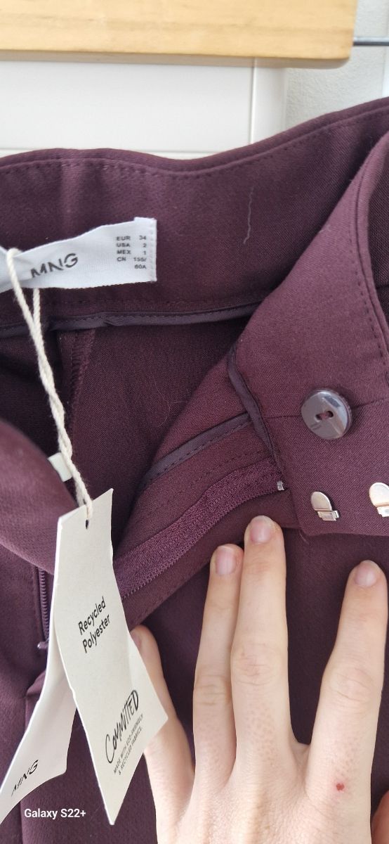 Pantalon de pinza color vino