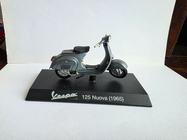 Vespa 125 Nuova (1965) 1:18